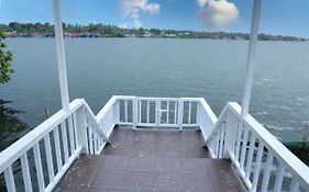 Quilon Lake Inn